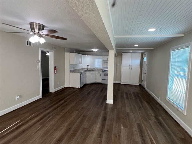 414 Murex St. photo 2