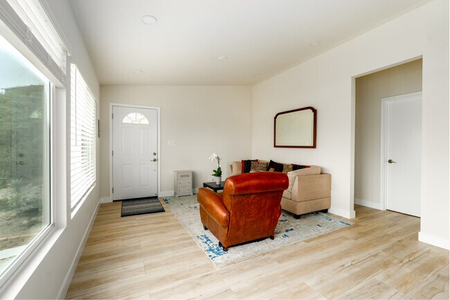 5021 Foothill Blvd San Diego, CA 92109 photo 5