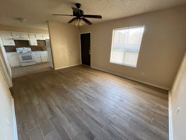 425 W Avenue C Killeen, TX 76541 photo 4