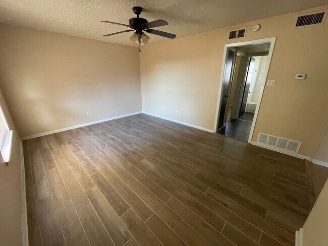 425 W Avenue C Killeen, TX 76541 photo 2