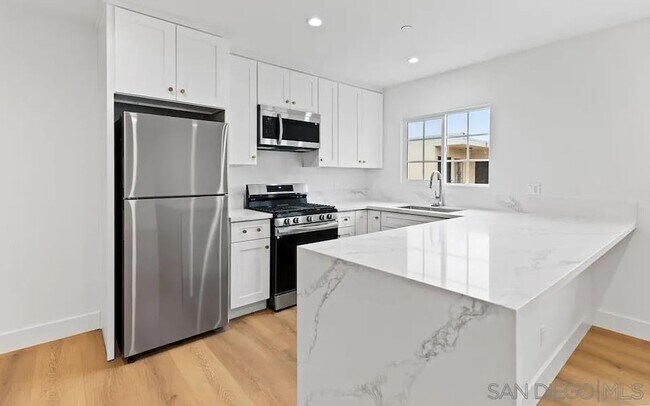 3204 Collier Ave San Diego, CA 92116 photo 3