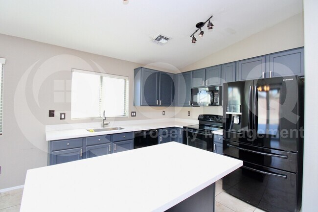 18622 W Vogel Ave Goodyear, AZ 85338 photo 4