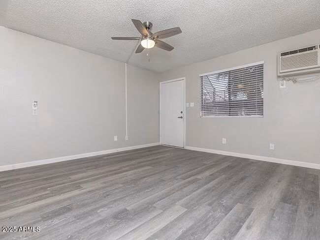 13517 W Glendale Ave Glendale, AZ 85307 photo 3