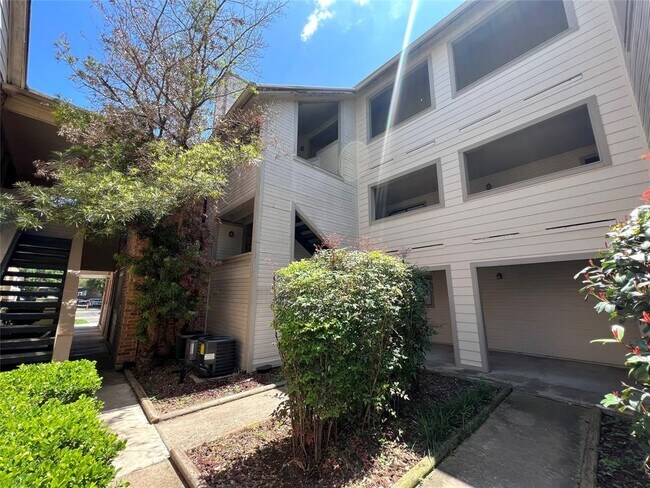 2500 Burleson Rd Austin, TX 78741 photo 4