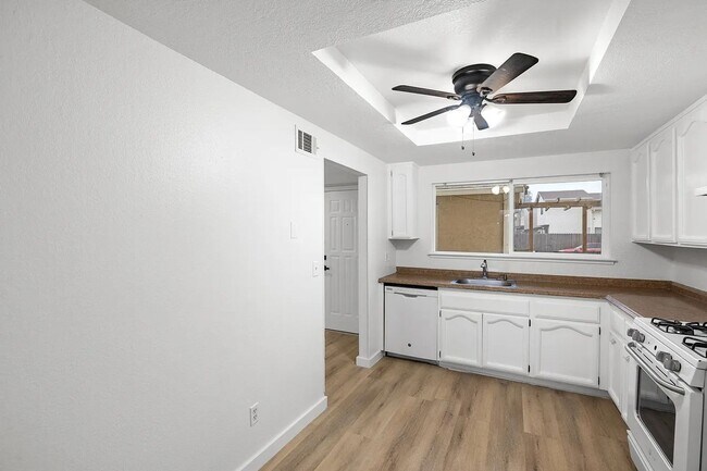 995 Matthew Ct Fairfield, CA 94533 photo 3