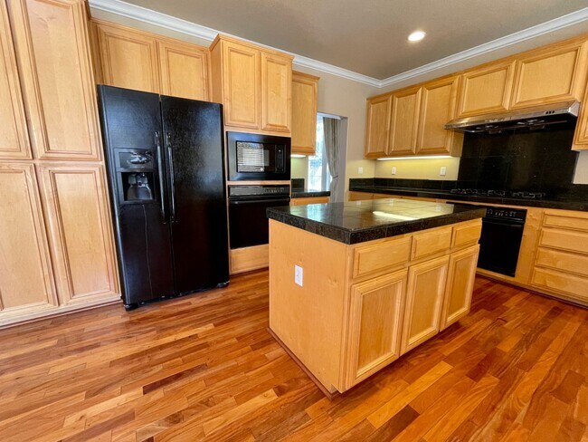 Gorgeous, Spacious 5 Bedroom 3 Bath Evergreen Gem photo 5