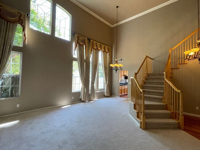 Gorgeous, Spacious 5 Bedroom 3 Bath Evergreen Gem photo 2