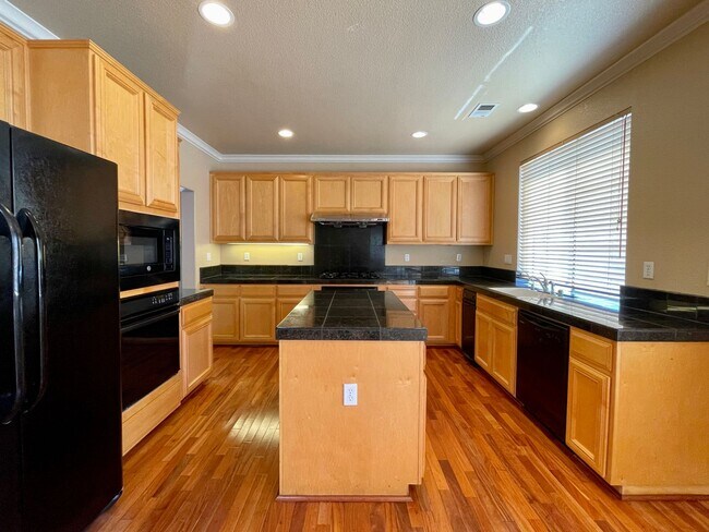 Gorgeous, Spacious 5 Bedroom 3 Bath Evergreen Gem photo 4