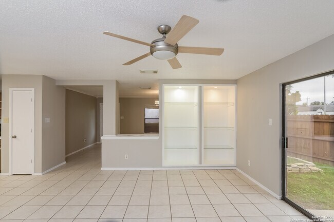 2304 Paddle Creek San Antonio, TX 78245 photo 4