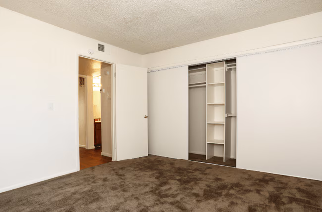 The Summit Apartments photo 3