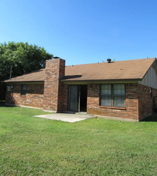 207 E Hogan Dr Copperas Cove, TX 76522 photo 3