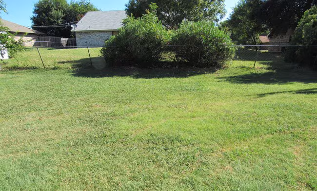 207 E Hogan Dr Copperas Cove, TX 76522 photo 4