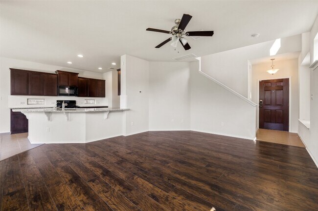 1028 Chad Lp Round Rock, TX 78665 photo 3
