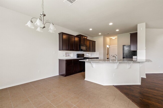 1028 Chad Lp Round Rock, TX 78665 photo 5