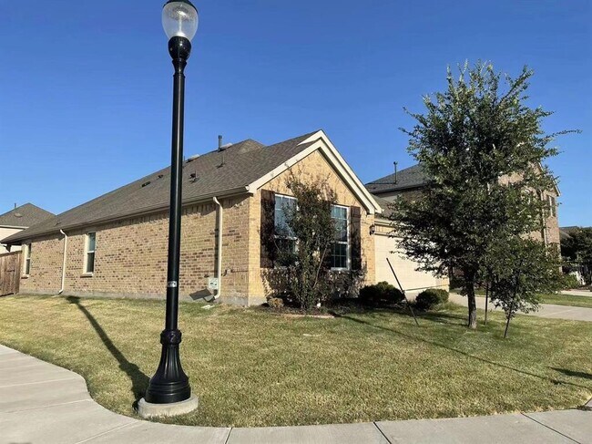413 Bow Drive, Little Elm, TX 75068 photo 2