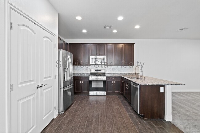 2525 N Riley Rd photo 4