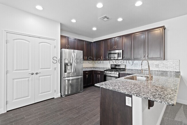 2525 N Riley Rd photo 3