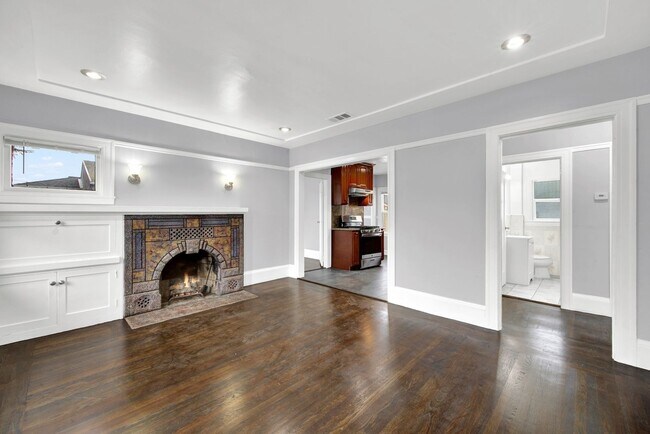 2 Bedroom 1 Bath House in Oakland photo 2