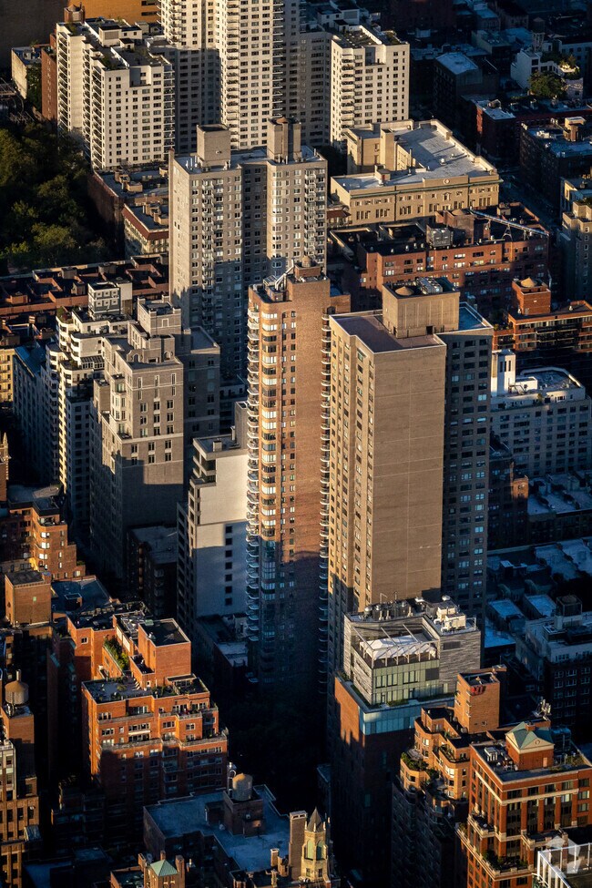 52 E East End Ave New York, NY 10028 photo 2