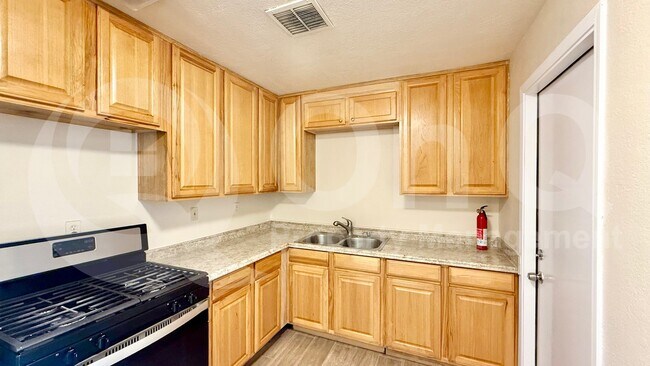 3835 W Holly St Phoenix, AZ 85009 photo 2