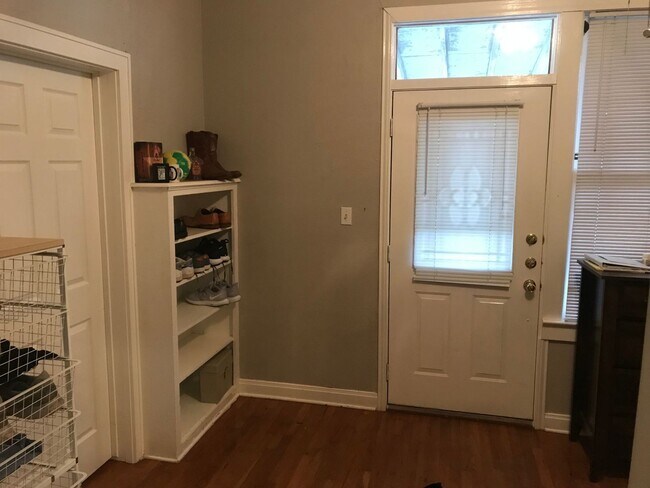 313 W 37th St Austin, TX 78705 photo 4