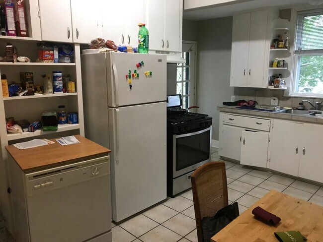 313 W 37th St Austin, TX 78705 photo 2