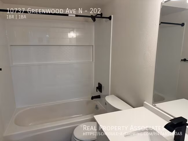 10737 Greenwood Ave N Seattle, WA 98133 photo 5