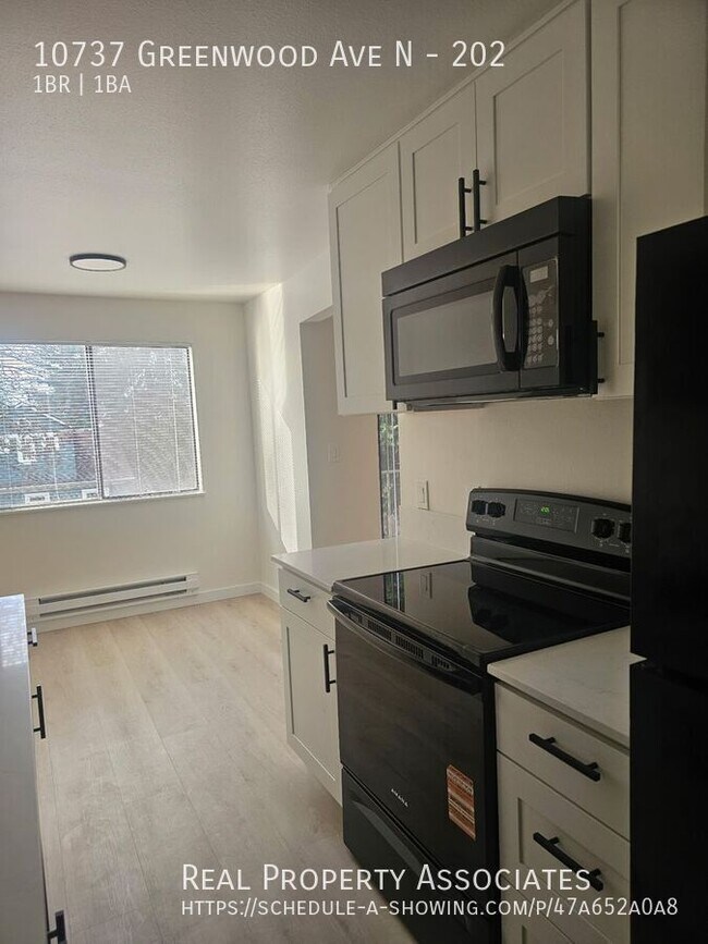 10737 Greenwood Ave N Seattle, WA 98133 photo 2