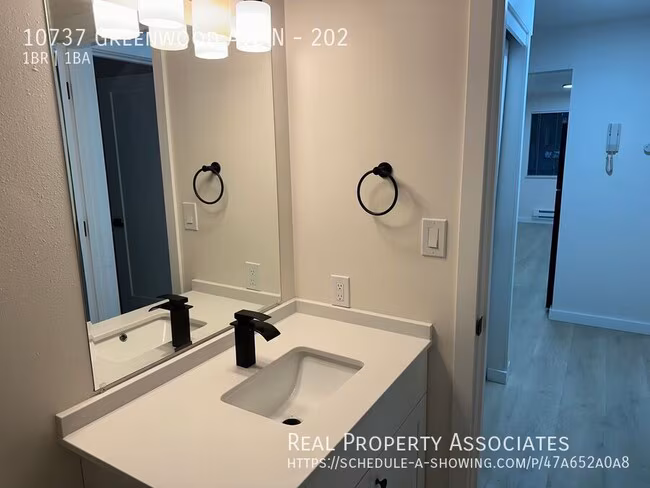 10737 Greenwood Ave N Seattle, WA 98133 photo 4