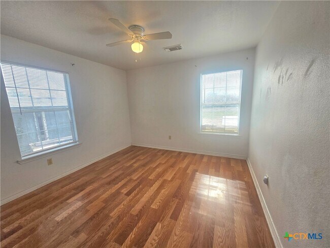 819 S 16th St Temple, TX 76501 photo 4