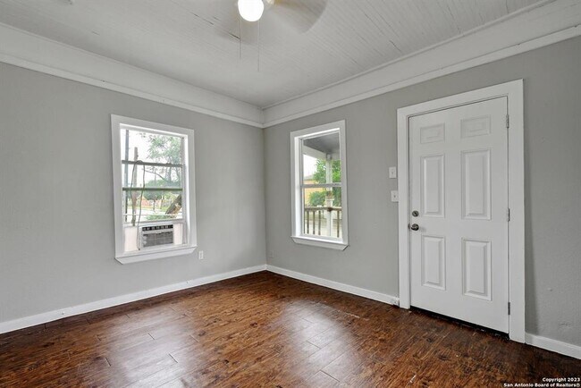 1111 Guadalupe St San Antonio, TX 78207 photo 4