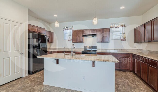 1262 N 165th Dr Goodyear, AZ 85338 photo 3