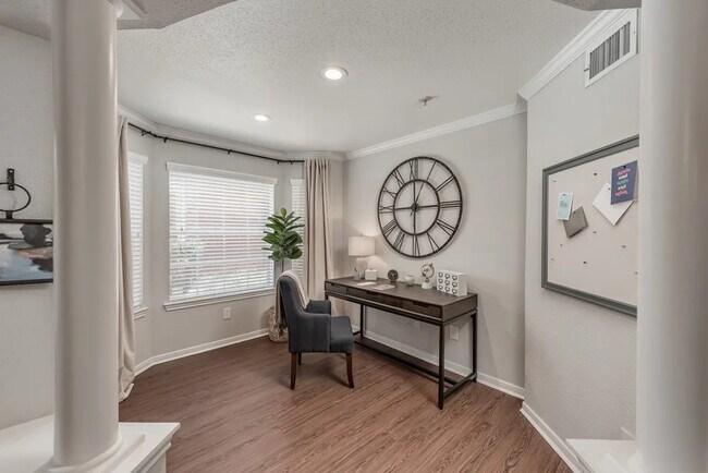 1300 Bering Drive, Houston, TX 77057 photo 5