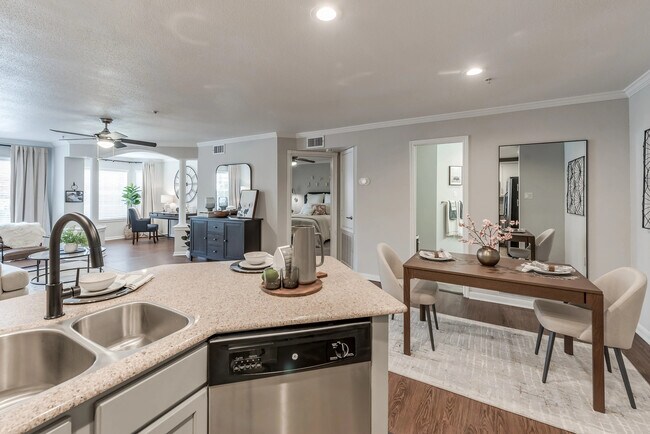 1300 Bering Drive, Houston, TX 77057 photo 3