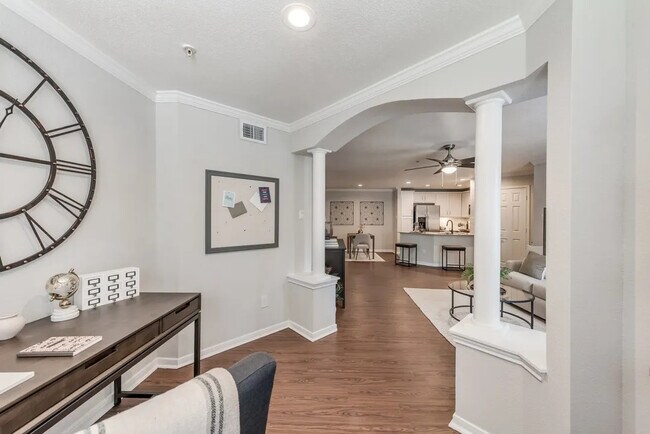 1300 Bering Drive, Houston, TX 77057 photo 4