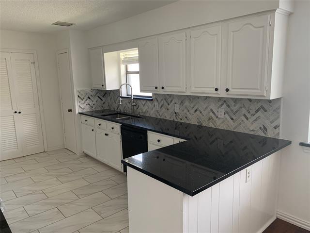 1520 Parkside Drive, Carrollton, TX 75006 photo 3