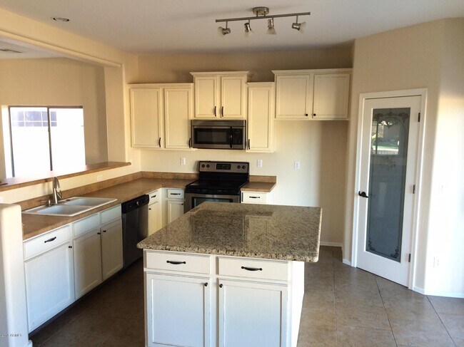 11835 N 151st Dr Surprise, AZ 85379 photo 3
