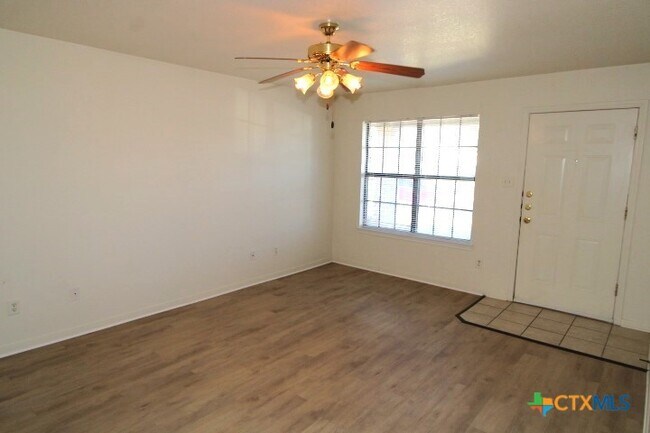 305 Cedar Ridge Dr Nolanville, TX 76559 photo 3