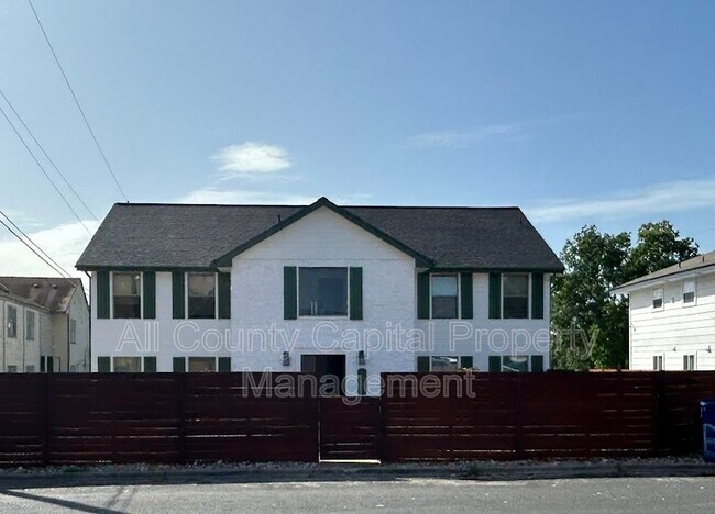 3413 Willowrun Dr Austin, TX 78704 photo 2