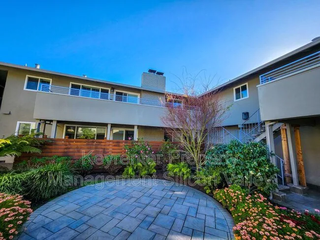 460 Lassen St Los Altos, CA 94022 photo 5
