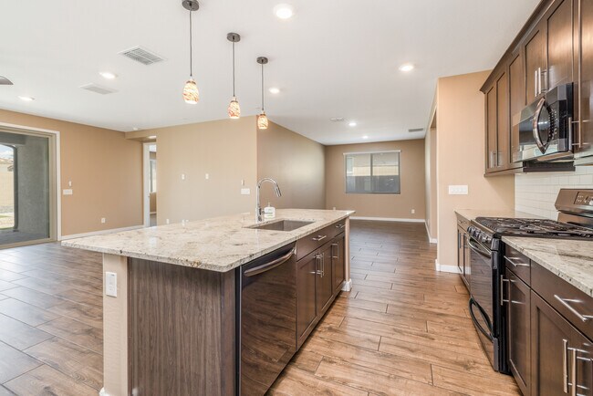 9820 E Tupelo Ave Mesa, AZ 85212 photo 5