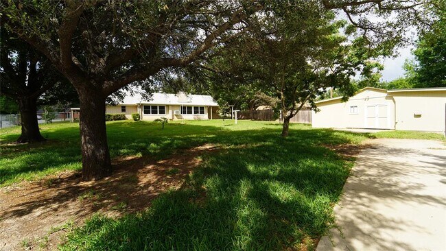 1606 E Bankhead Dr Weatherford, TX 76086 photo 3