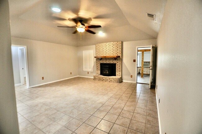 1606 E Bankhead Dr Weatherford, TX 76086 photo 5