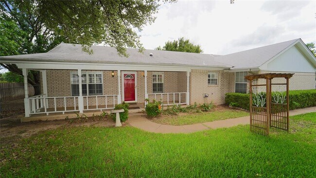 1606 E Bankhead Dr Weatherford, TX 76086 photo 2
