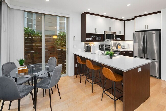 1106 12th Ave Seattle, WA 98122 photo 4