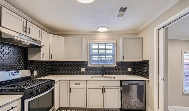 3920 Calmont Avenue, Fort Worth, TX 76107 photo 2