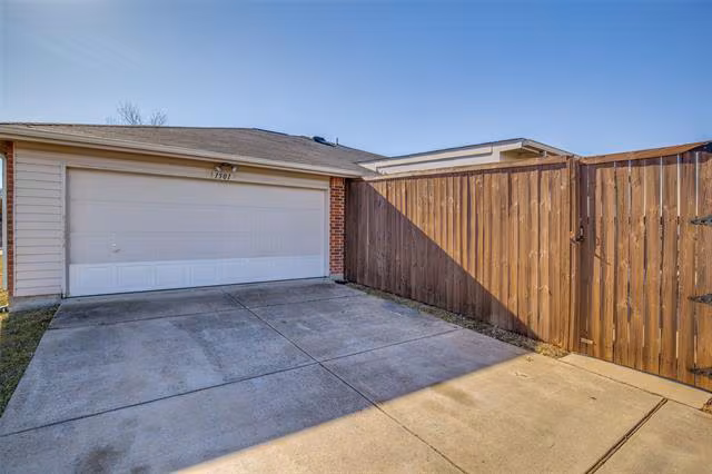 1501 Big Lake Mesquite, TX 75181 photo 2