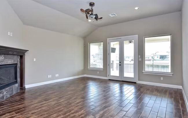 97 Santa Maria St Georgetown, TX 78628 photo 4