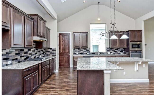 97 Santa Maria St Georgetown, TX 78628 photo 3