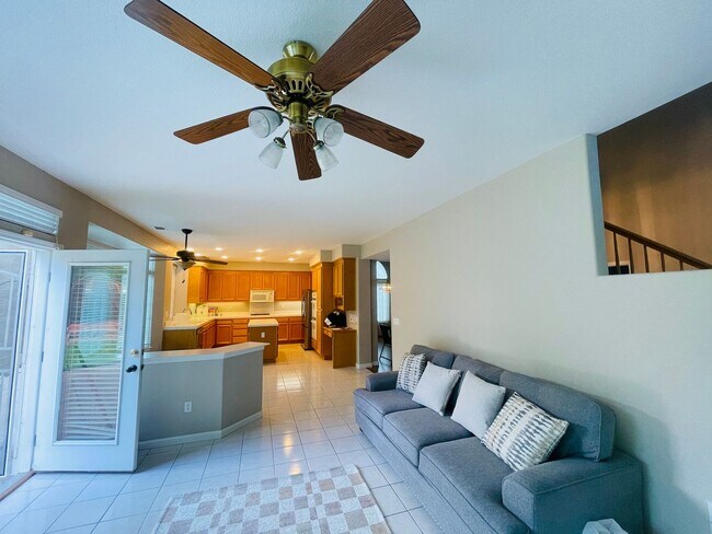 MAJOR PRICE DROP Luxurious 4Bed, 3Bath w/large lot. photo 5